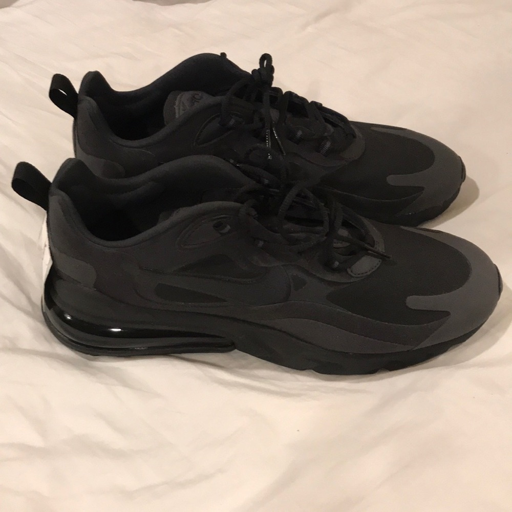 **NWOT** Air Max 270 “Triple Black”